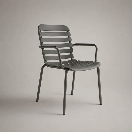 Chaise de jardin empilable avec accoudoirs en acier gris, 56 × 58 × 84 cm